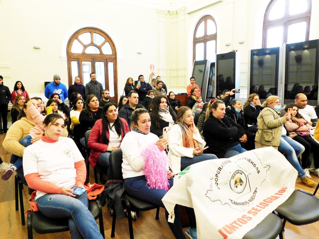 Intendencia de Durazno transfirió terreno a la Cooperativa de Vivienda Caminos Nuevos