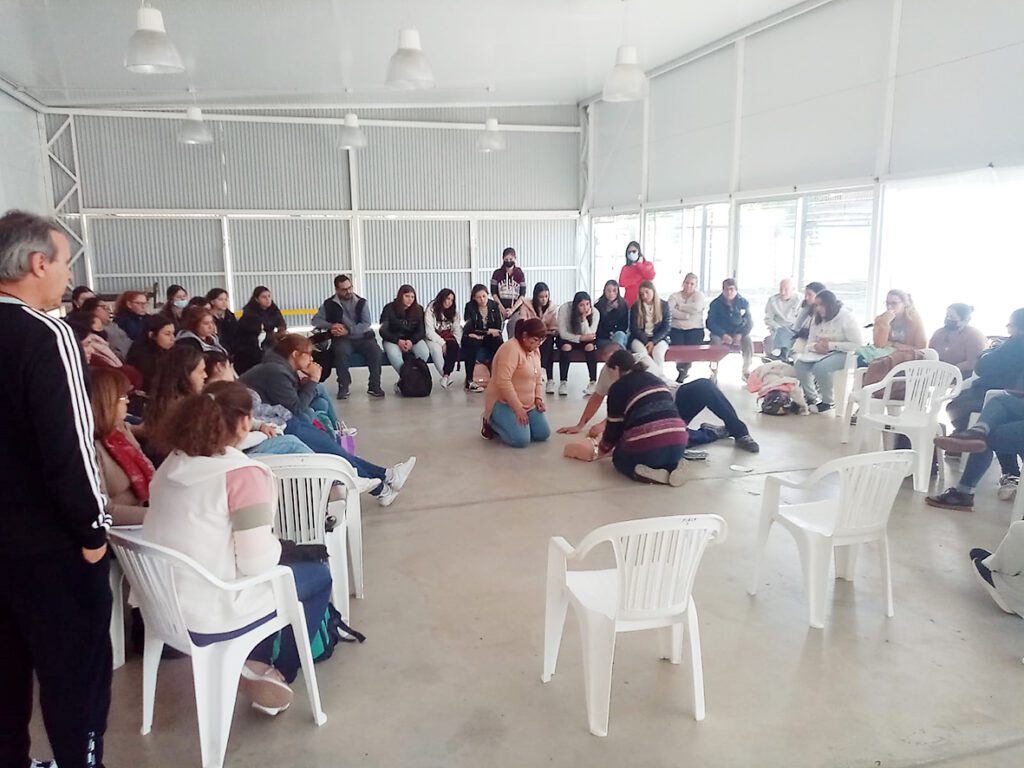 Taller de resucitación cardíaca y uso de equipos DEA en el CIB Plaza 1