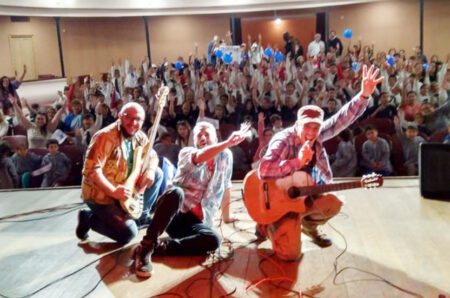 En doble función se presenta hoy en el Teatro Español "Villazul. Música para crecer"