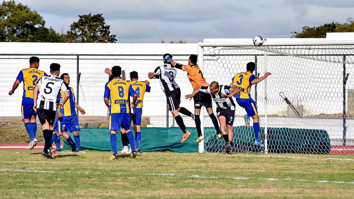 Copa de Clubes: Wanderers goleó y lidera la serie junto a Sportivo Yí 2 Copa de Clubes: Wanderers goleó y lidera la serie junto a Sportivo Yí