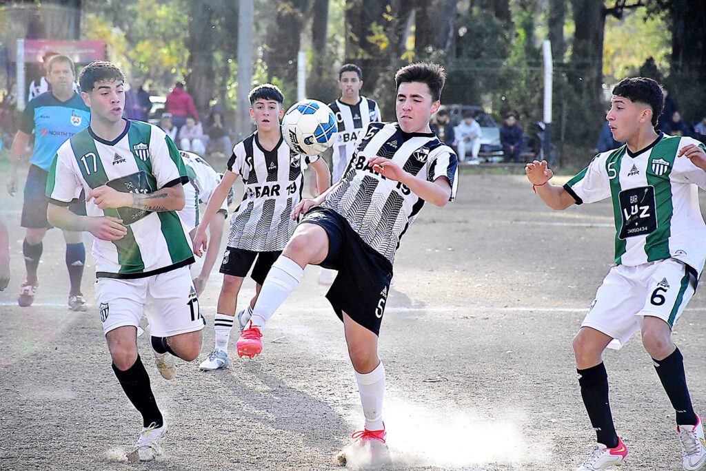 Formativas: En el clásico Wanderers goleó en Sub-15 e igualó en Sub-20