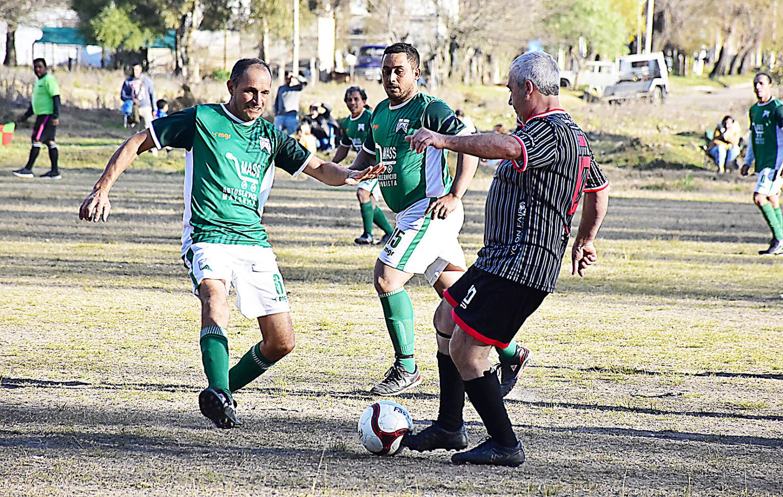 Liga Senior: Boulevard y Sportivo Yí comandan la serie A; Barcelona lidera en solitario la B
