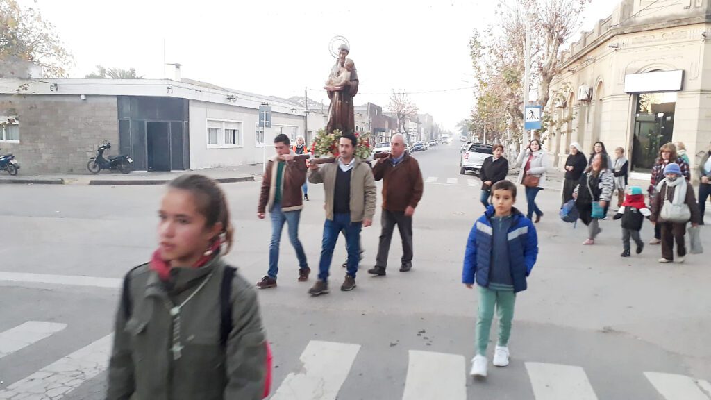 Con presencia del Obispo Martín Pérez, fiesta de San Antonio de Padua en Sarandí del Yí