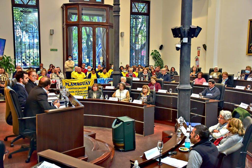 Adultos mayores en la Junta pidieron mayor empatía y la concreción de diferentes obras