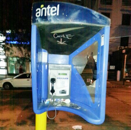 Una reliquia en uso: aún persisten 87 teléfonos públicos en el departamento de Durazno