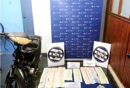 Luego de tres allanamientos se cerró boca de drogas en la ciudad: Operación Uber incautó 20 celulares, moto, droga y más de $ 200.000