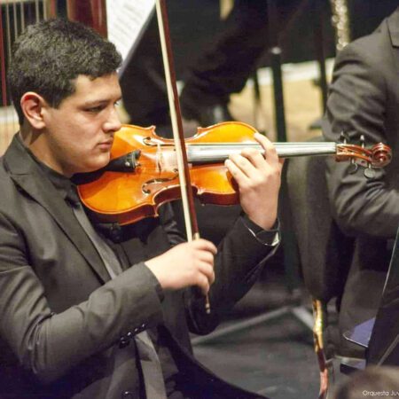 Violinista duraznense Ignacio Lockwood viajó con la Orquesta Sinfónica Juvenil del Sodre a Europa