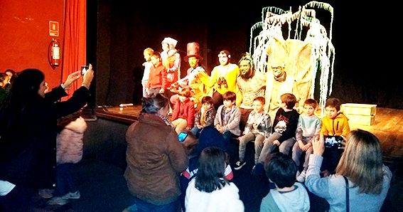 Concurrido estreno de «¡Qué problema la basura!» en el Pequeño Teatro