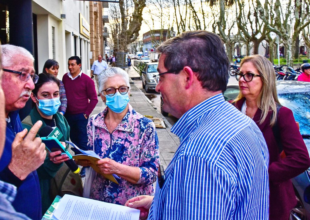 Presidente de ASSE realizó visita a Sarandí del Yí, Ciudad del Carmen y Durazno; Usuarios Organizados de la salud entregaron nota