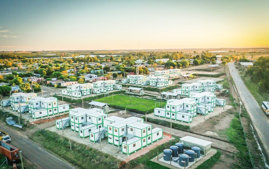 el complejo de viviendas del barrio charr a comienza a desmontarse