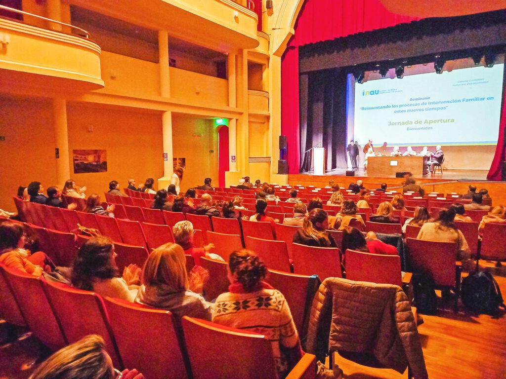 Haciendo foco en la importancia de la institución familia, dio inicio en Durazno el seminario de características inéditas 4 Haciendo foco en la importancia de la institución familia, dio inicio en Durazno el seminario de características inéditas