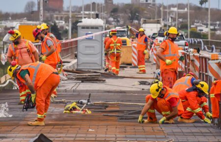 aa gente trabajando