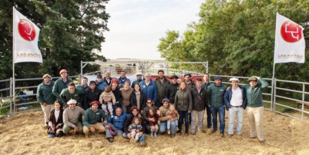 el equipo de las anitas al finalizar el remate anual