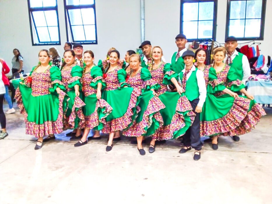 Danzas Primero Oriental participa en el festival internacional de Chile 4 Ballet folclórico Horneros, de Montevideo, se presenta en Chile.