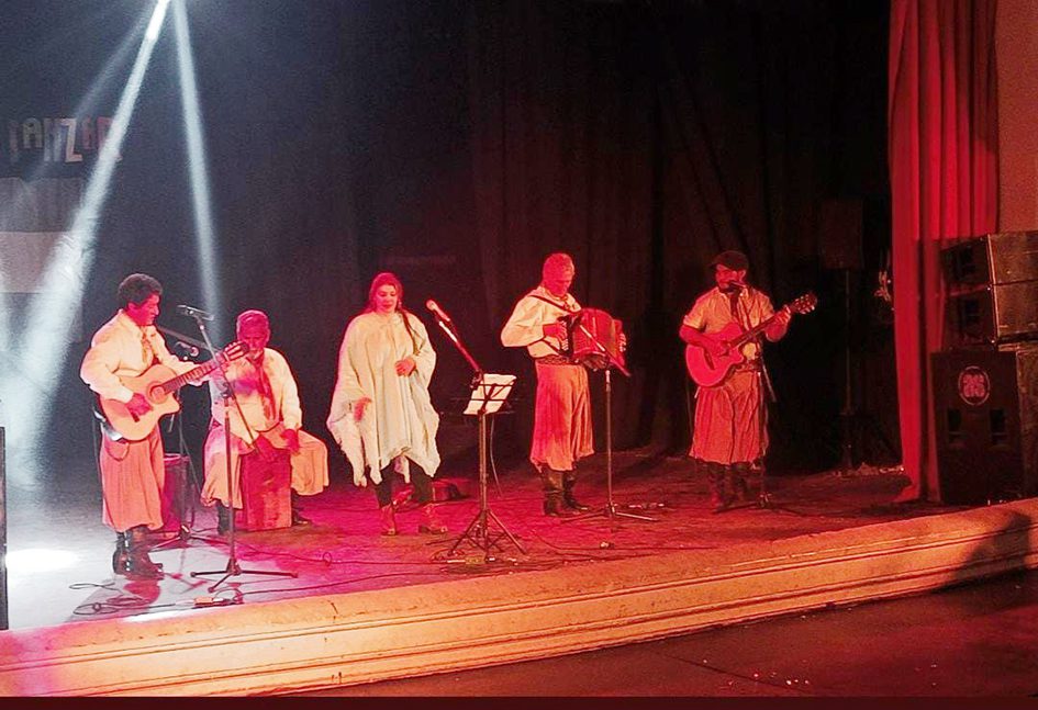 Primero Oriental participó en Buenos Aires del 4.º Encuentro Latinoamericano de Danzas