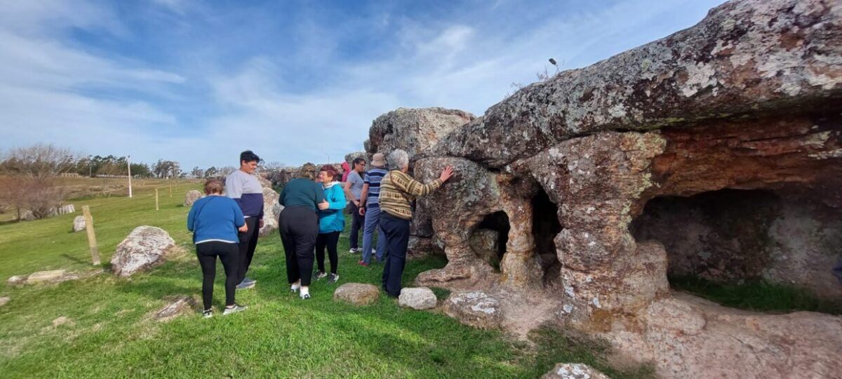 Exitoso tour geológico en las Grutas de Carlos Reyles