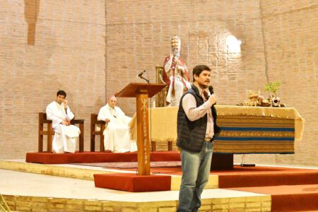 Rodrigo Castells en la Iglesia San Pedro, en julio del año 2022