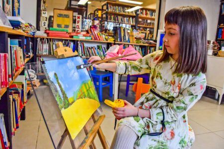 Lola Gabard Lombardi muestra sus pinturas