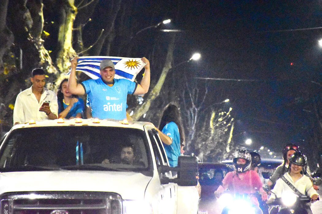 Recibimiento a Duban Silvera en Durazno con una gran caravana.