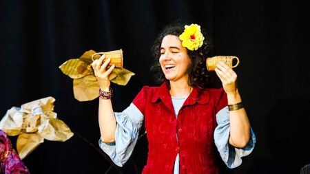 “Música para jugar” con Leticia Ruibal para educadores y niños y niñas