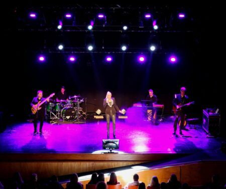 Valeria Lynch encantó al público de Durazno en el Teatro Español