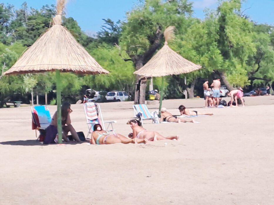 Montevideo, Canelones y Florida predominan en los visitantes del camping 33 Orientales 2 En un clima de tranquilidad son muchos los que disfrutan del sol en la playa El Sauzal