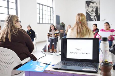 El programa abarca aspectos tales como “Fundamentos de la enseñanza de la lectura y del aprendizaje.