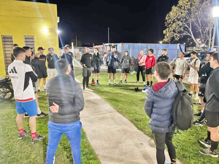 El cuerpo técnico de Sportivo Yí se dirigió al plantel