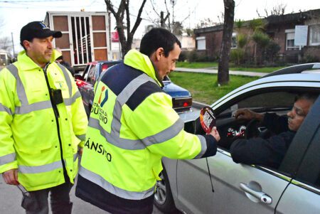 En la previa de la Noche de la Nostalgia, autoridades locales refuerzan la importancia de no conducir bajo los efectos del alcohol o drogas para prevenir accidentes.