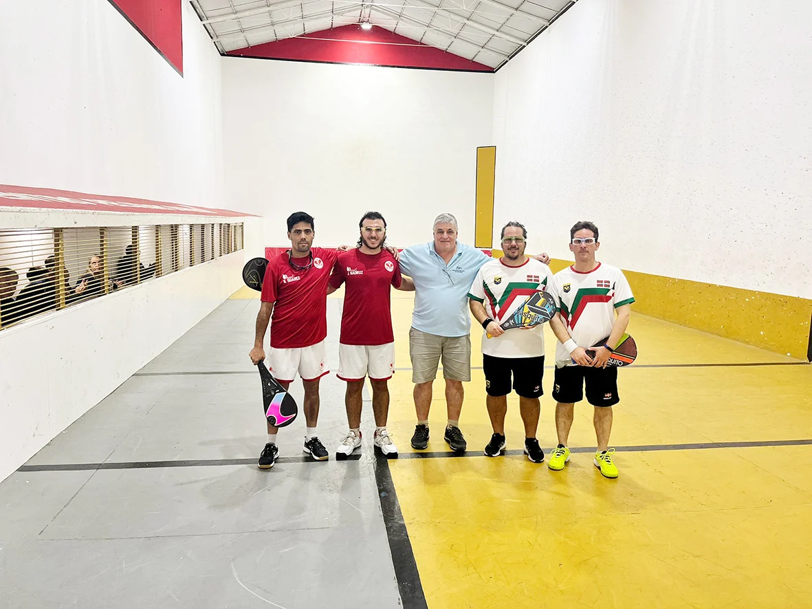 La pareja integrada por Suárez y Nadruz se consagró campeona de la jornada tras imponerse en una reñida final ante la pareja del club Euskal Erría.